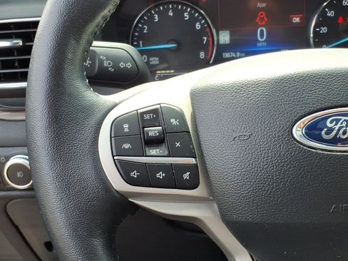 Used 2023 Ford Explorer Limited image 18