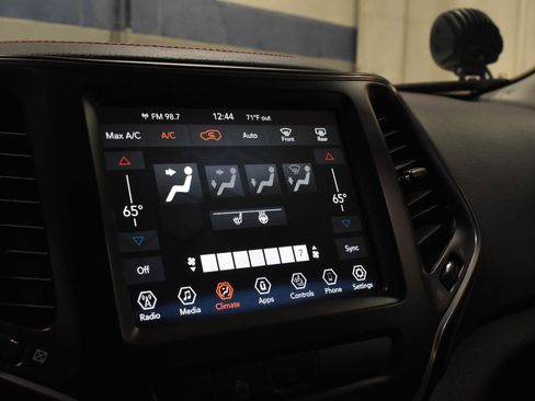 Used 2022 Jeep Cherokee Trailhawk AWD/4WD image 15