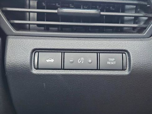 Used 2025 Nissan Altima 2.5 SV FWD image 10
