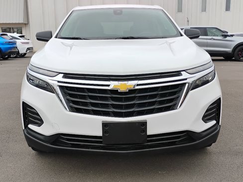 Used 2022 Chevrolet Equinox LS w/ LS Convenience Package image 2