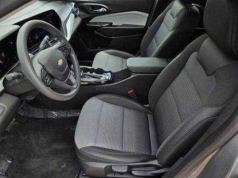 Used 2025 Chevrolet Trax LT FWD image 36