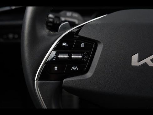 Used 2023 Kia Niro EX Touring image 14