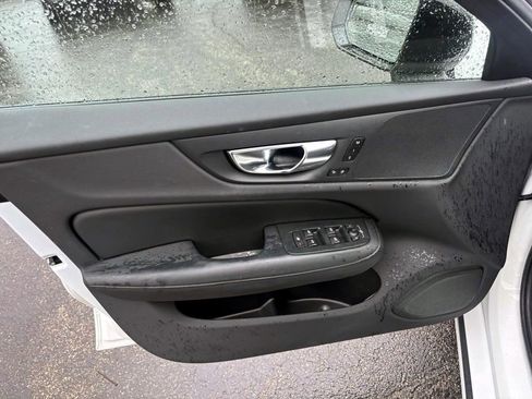 Used 2025 Volvo S60 B5 Core image 11