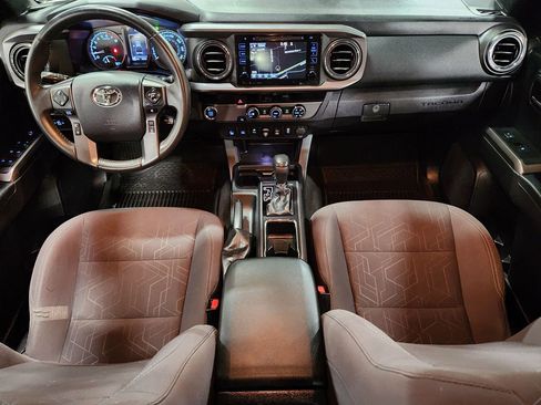 Used 2018 Toyota Tacoma TRD Sport w/ Technology Package image 46