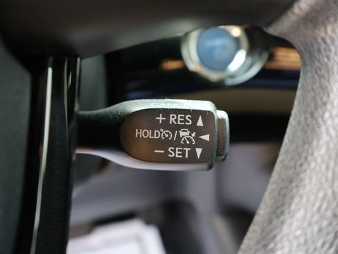 Used 2021 Toyota Prius L Eco FWD image 43