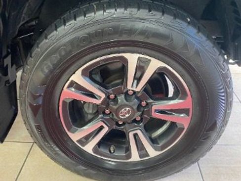 Used 2019 Toyota Tacoma TRD Sport image 32