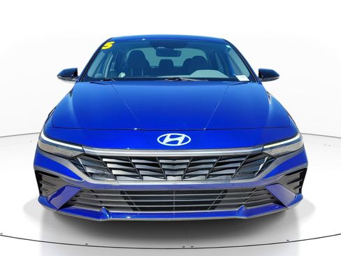 Used 2025 Hyundai Elantra Sport FWD image 2