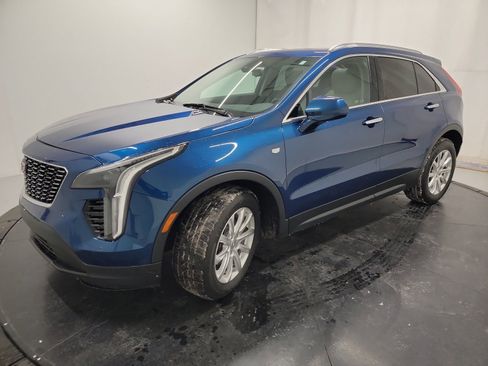 Used 2019 Cadillac XT4 Luxury w/ Cold Weather Package image 3