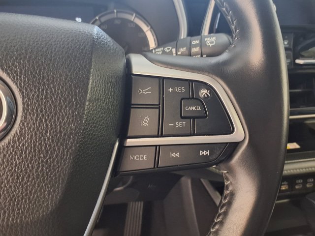 Used 2024 Toyota Highlander XLE FWD image 9