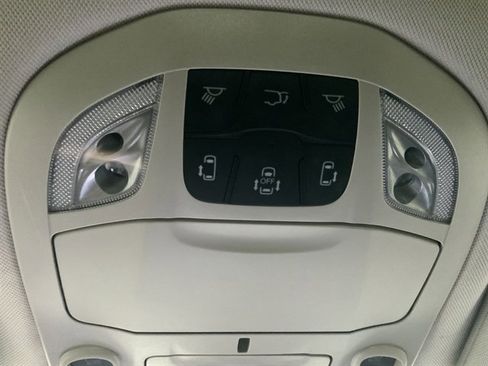 Used 2023 Chrysler Pacifica Limited image 42