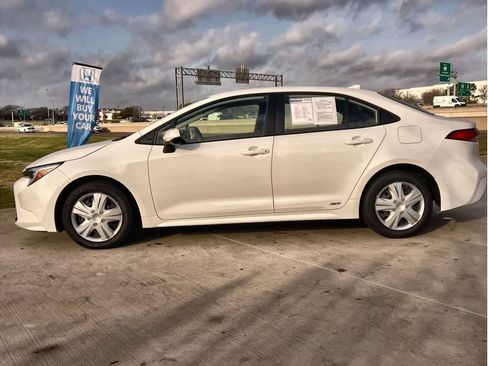 Used 2023 Toyota Corolla LE image 5