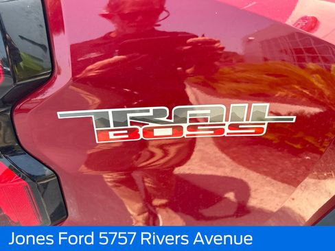 Used 2023 Chevrolet Colorado Trail Boss w/ Advanced Trailering Package AWD/4WD image 3