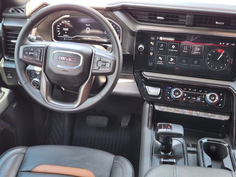 Used 2025 GMC Sierra 1500 AT4 w/ AT4 Premium Package AWD/4WD image 10