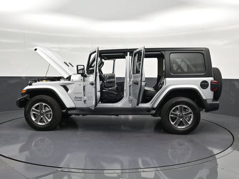 Used 2022 Jeep Wrangler Unlimited Sahara w/ LED Lighting Group AWD/4WD image 33