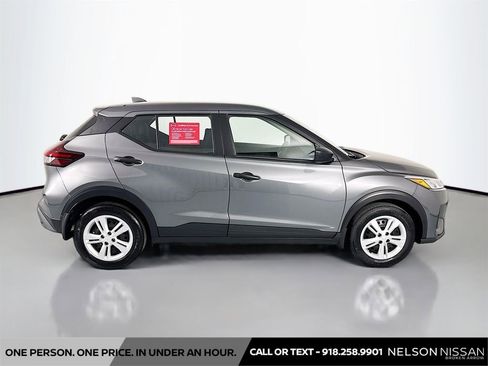 Certified 2025 Nissan Kicks Play S image 4