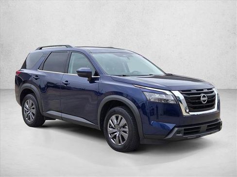 Used 2025 Nissan Pathfinder SV FWD image 3