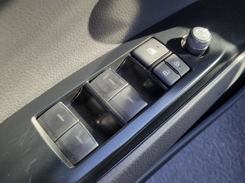 Used 2025 Toyota Camry SE image 15