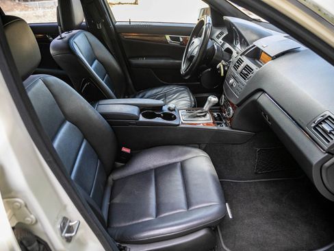 Used 2011 Mercedes-Benz C 300 Sedan image 24