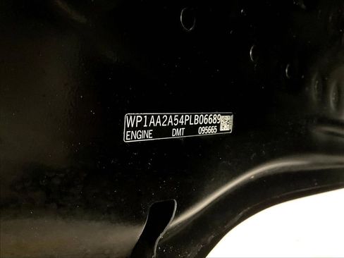 Certified 2023 Porsche Macan image 35