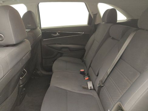 Used 2020 Kia Sorento LX image 18