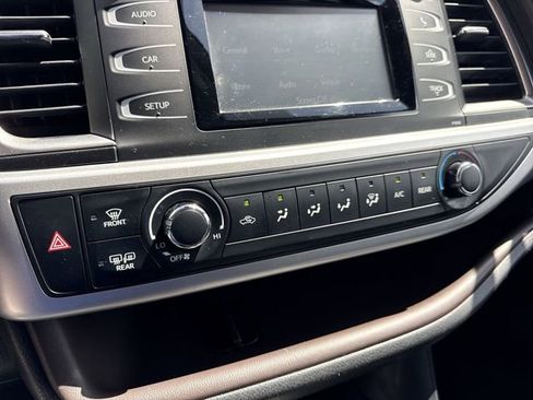 Used 2019 Toyota Highlander LE image 19