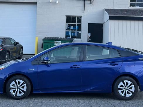 Used 2017 Toyota Prius Three w/ Carpet Mat Package FWD image 5