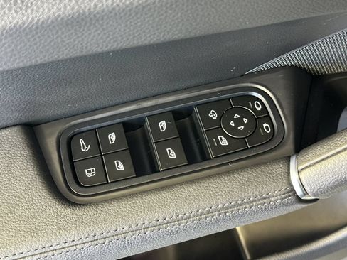 Certified 2023 Porsche Cayenne AWD/4WD image 13