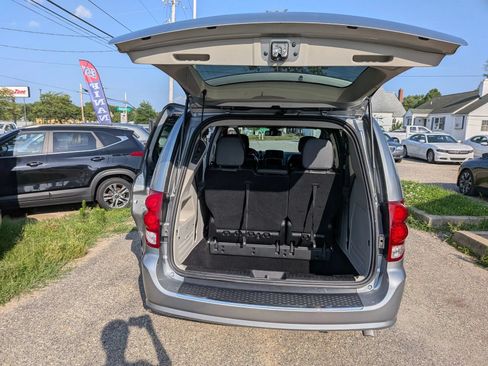 Used 2019 Dodge Grand Caravan SXT FWD image 22