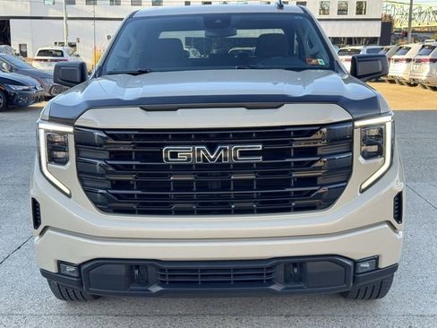 Used 2022 GMC Sierra 1500 Elevation w/ LPO, Elevation Black Package image 8