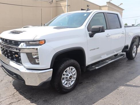 Used 2022 Chevrolet Silverado 2500 LT AWD/4WD image 3