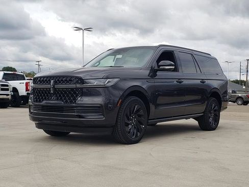 New 2025 Lincoln Navigator L Reserve w/ Jet Appearance Package image 4