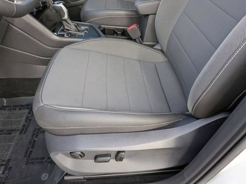 Used 2023 Volkswagen Taos SE w/ Panoramic Sunroof Package FWD image 18