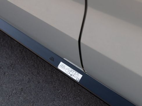 Used 2024 Toyota Sienna XSE w/ XSE Plus Package image 11