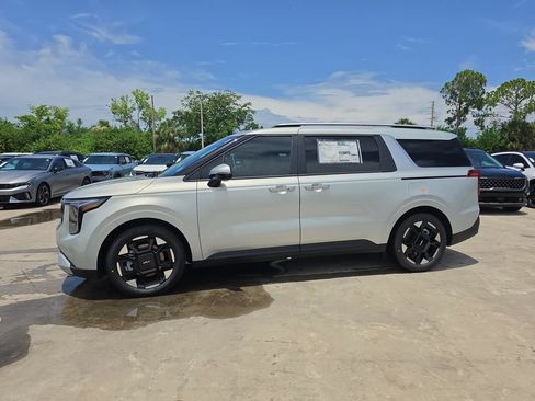 New 2026 Kia Carnival EX FWD image 5