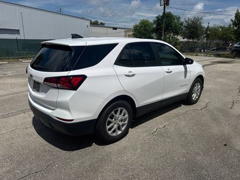 Used 2023 Chevrolet Equinox LS w/ LS Convenience Package FWD image 4