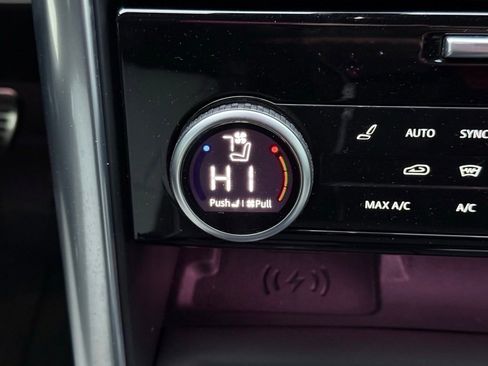 Used 2024 Land Rover Discovery Dynamic SE image 23