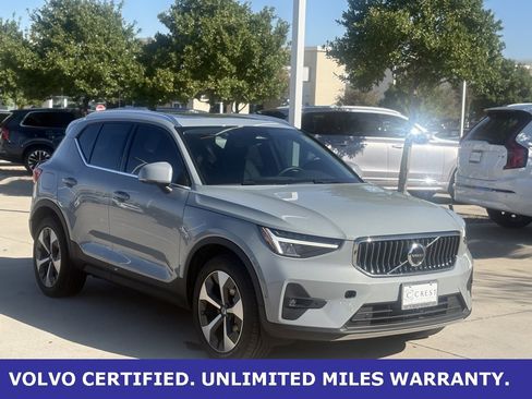 Certified 2025 Volvo XC40 B5 Plus image 4