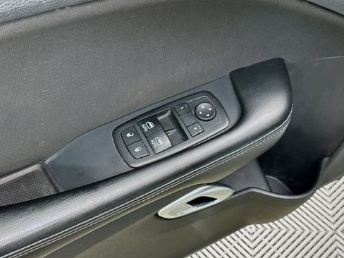 Used 2015 Dodge Challenger SXT w/ Driver Convenience Group RWD image 17