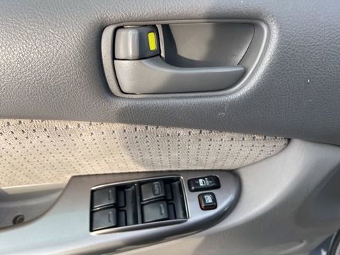 Used 2009 Toyota Sienna CE image 10