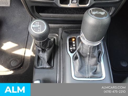 Used 2025 Jeep Wrangler Unlimited Sahara AWD/4WD image 20