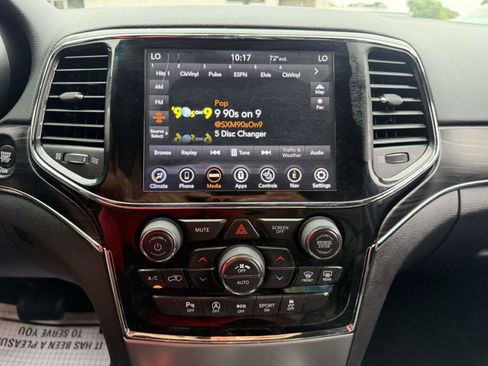 Used 2020 Jeep Grand Cherokee Limited AWD/4WD image 22