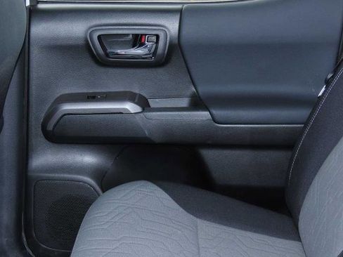 Used 2022 Toyota Tacoma TRD Off-Road image 22