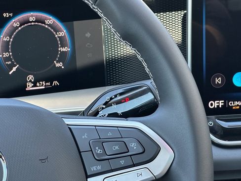 New 2025 Volkswagen Tiguan SE image 12