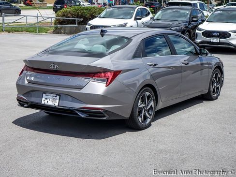 Used 2023 Hyundai Elantra Limited FWD image 7