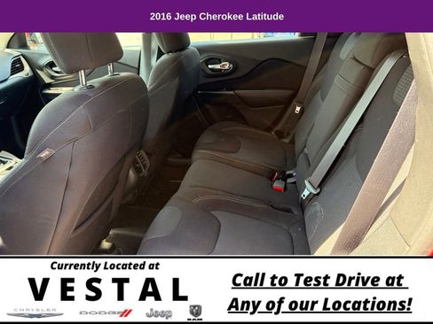 Used 2016 Jeep Cherokee Latitude AWD/4WD image 15
