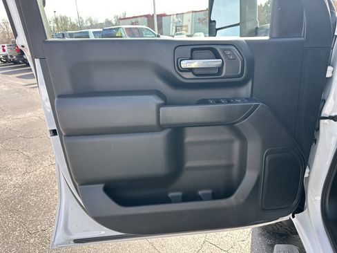 Used 2022 GMC Sierra 2500 Pro w/ Convenience Package image 11