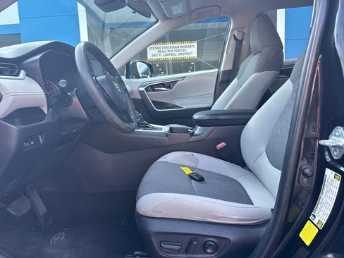 Used 2021 Toyota RAV4 XLE image 11