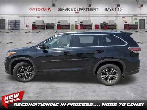 Used 2016 Toyota Highlander XLE w/ Protection Package #3 AWD/4WD image 1