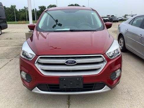 Used 2019 Ford Escape SE FWD image 2