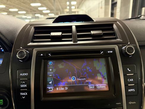 Used 2013 Toyota Camry XLE w/ Leather Pkg image 12